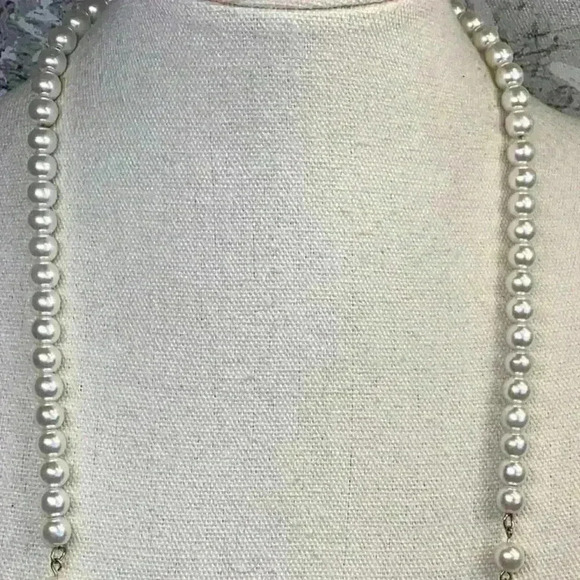 Faux Pearl Necklace with Gold Accents and Chain - Picture 3 of 6